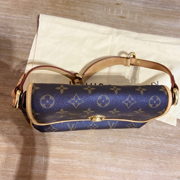 Louis Vuitton Tikal PM Shoulder Bag - Picture 15 of 16